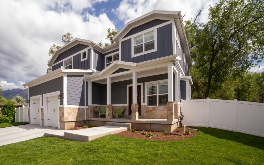 The Benefits of Vinyl Fencing Over Traditional Wood Fencing