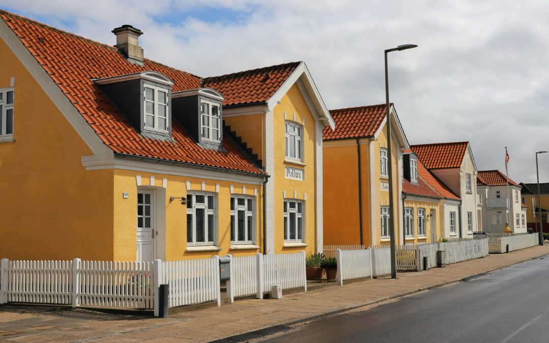 3 Questions To Ask Your Contractor About Vinyl Fencing